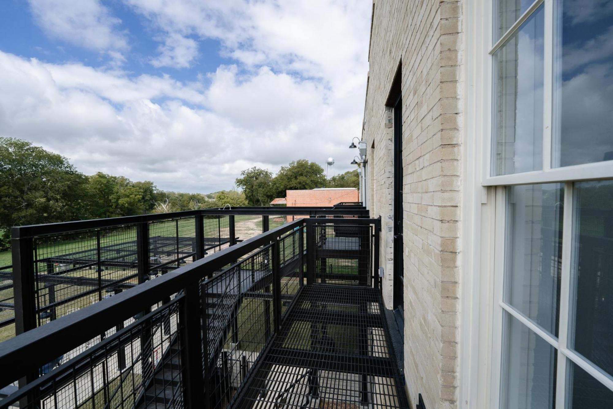 Western 1924 Luxury Lofts Martindale 外观 照片