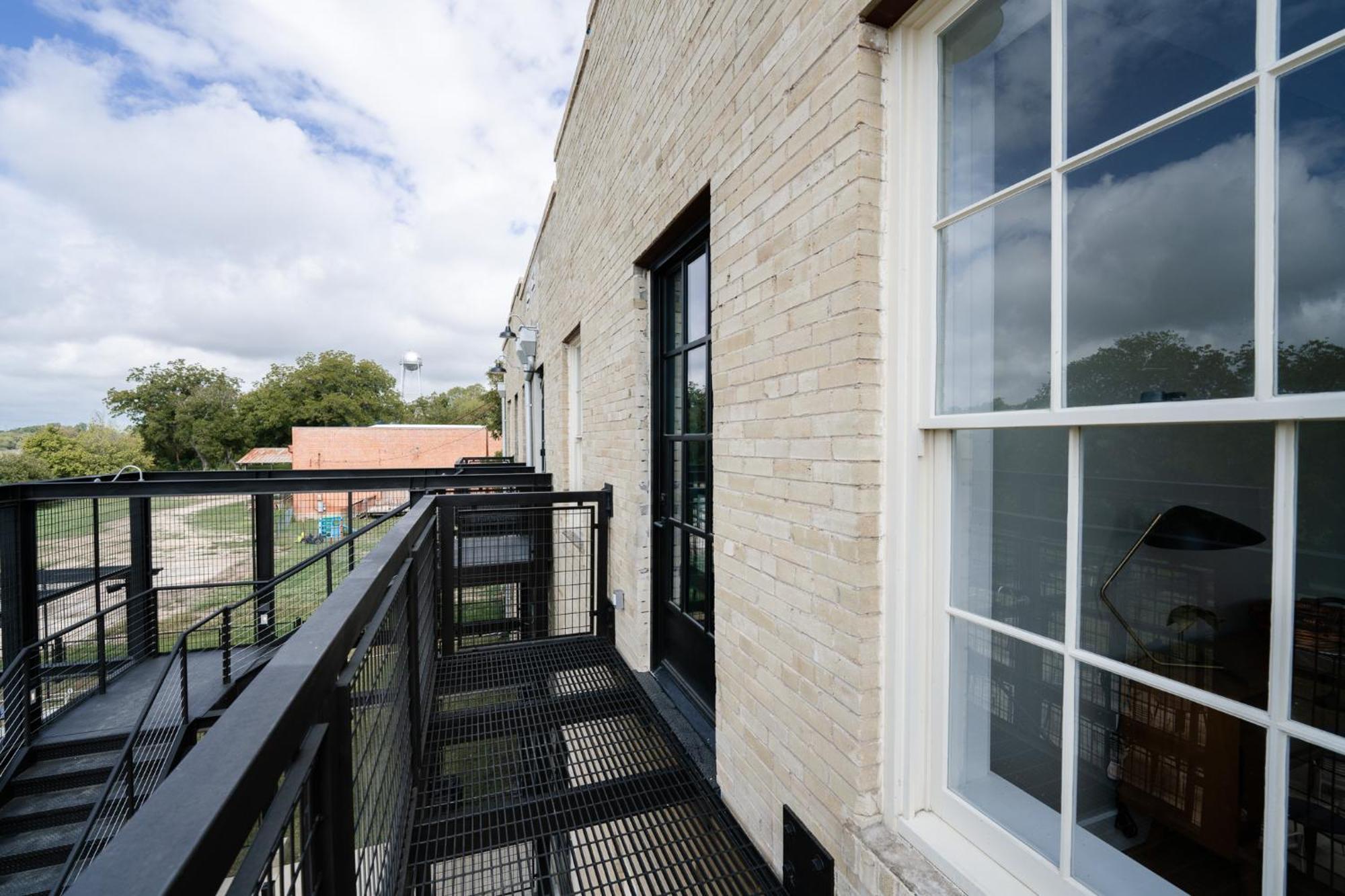 Western 1924 Luxury Lofts Martindale 外观 照片